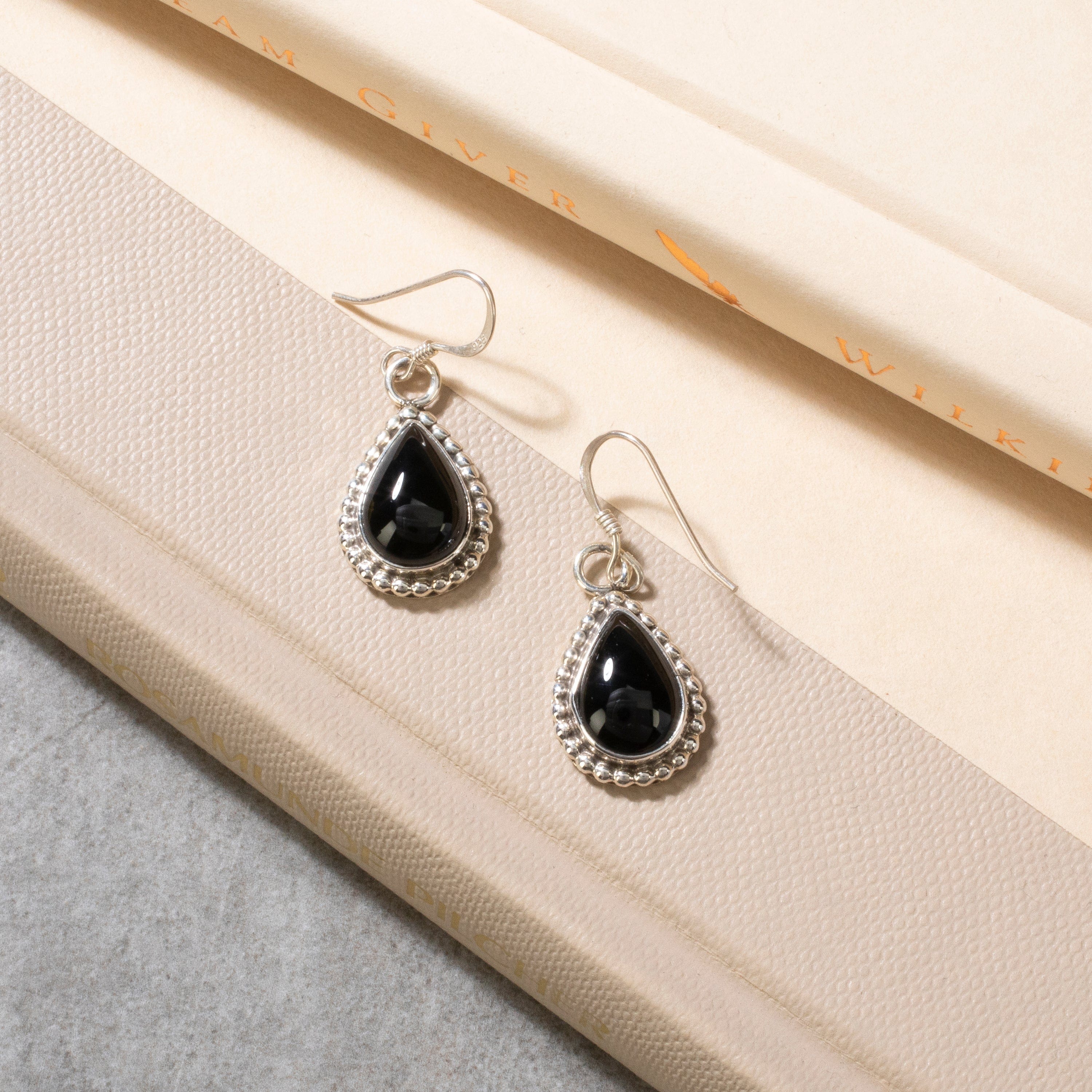 Kalifano Native American Jewelry Black Onyx Teardrop Navajo USA Native American Made 925 Sterling Silver Earrings with French Hook NAE180.002