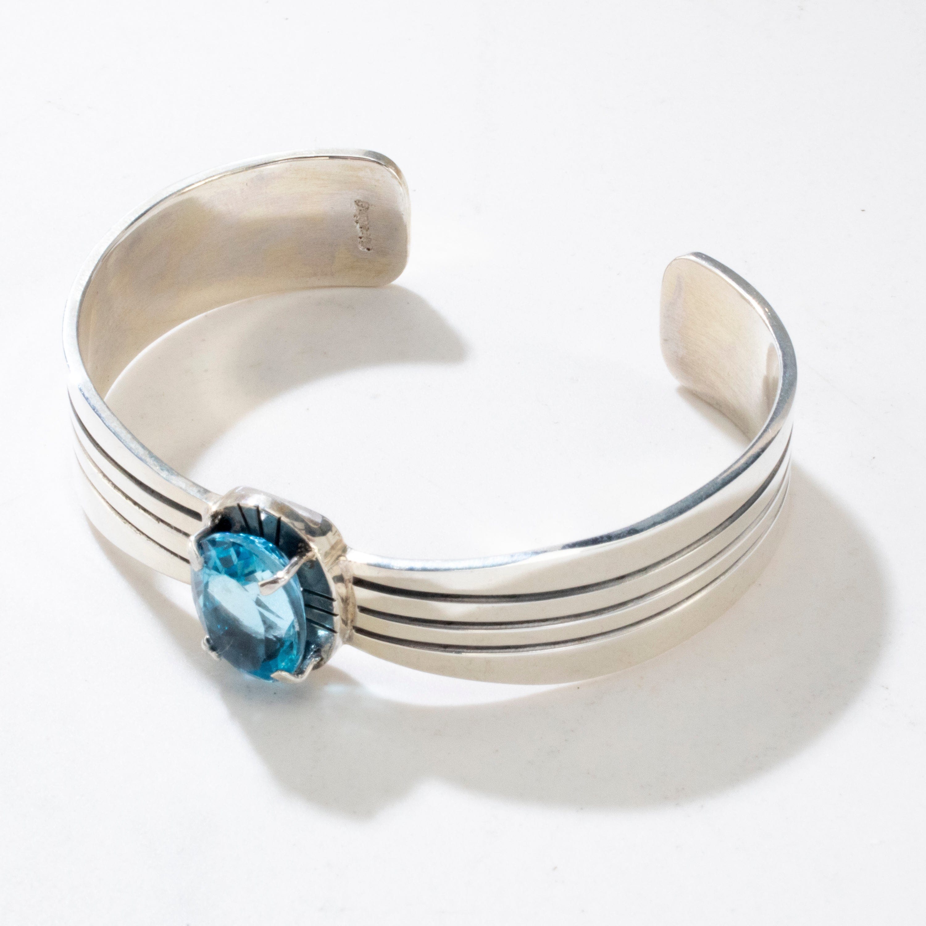 Kalifano Native American Jewelry Blue Topaz Navajo USA Native American Made 925 Sterling Silver Cuff NAB1200.050