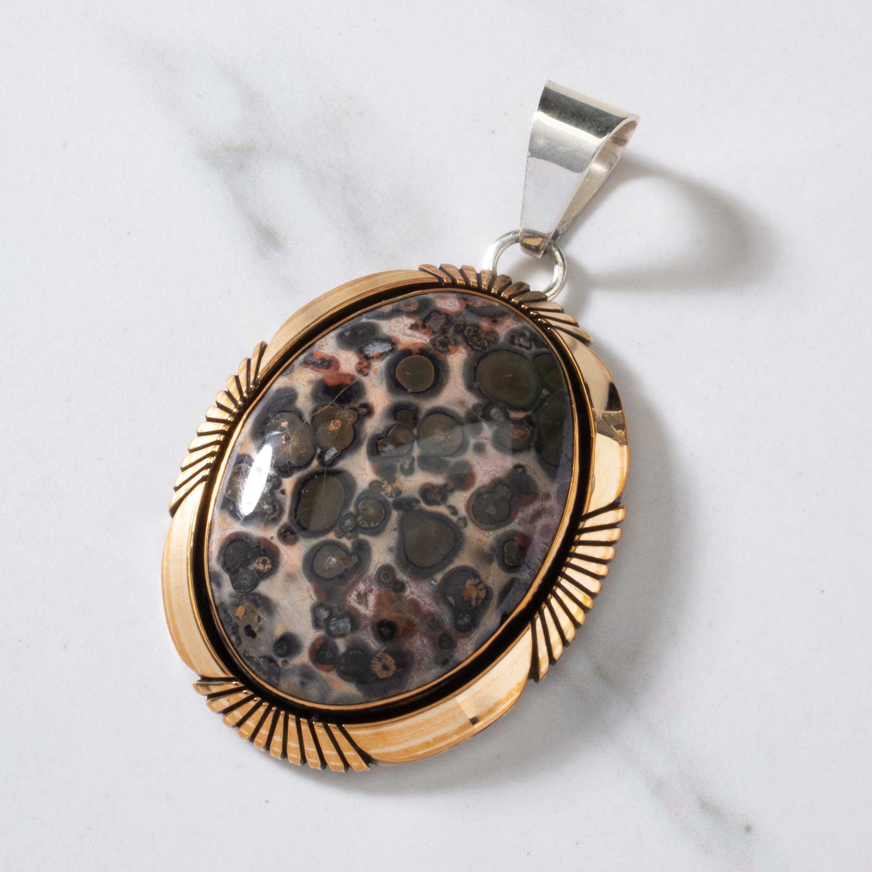 Kalifano Native American Jewelry K.B. Leopard Skin Agate Navajo USA Native American Made 925 Sterling Silver & 12K Gold Filled Pendant NAN1200.030