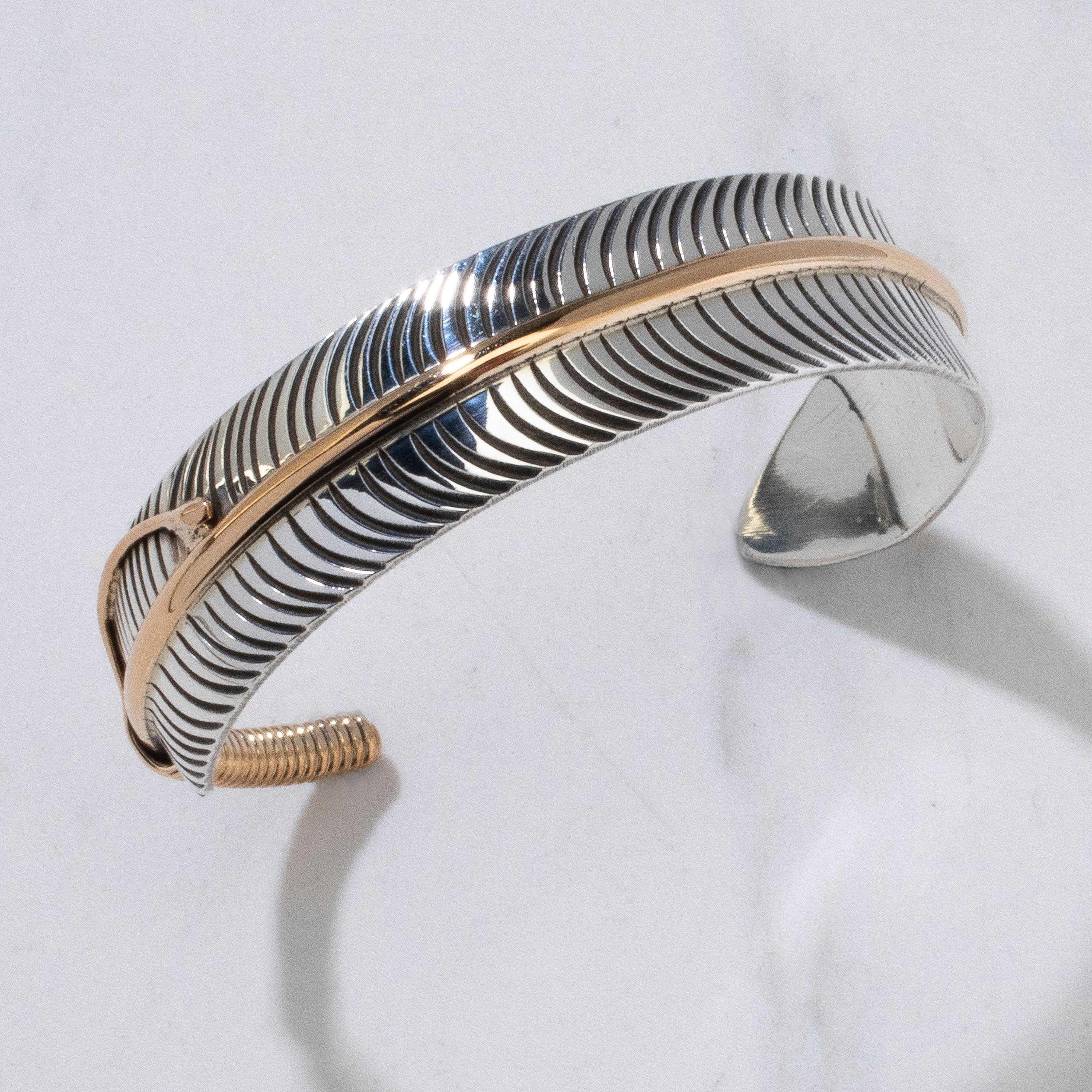 Kalifano Native American Jewelry Lee Bennet Navajo Two Tone Feather USA Native American Made 12K Gold Filled & 925 Sterling Silver Cuff NAB600.029