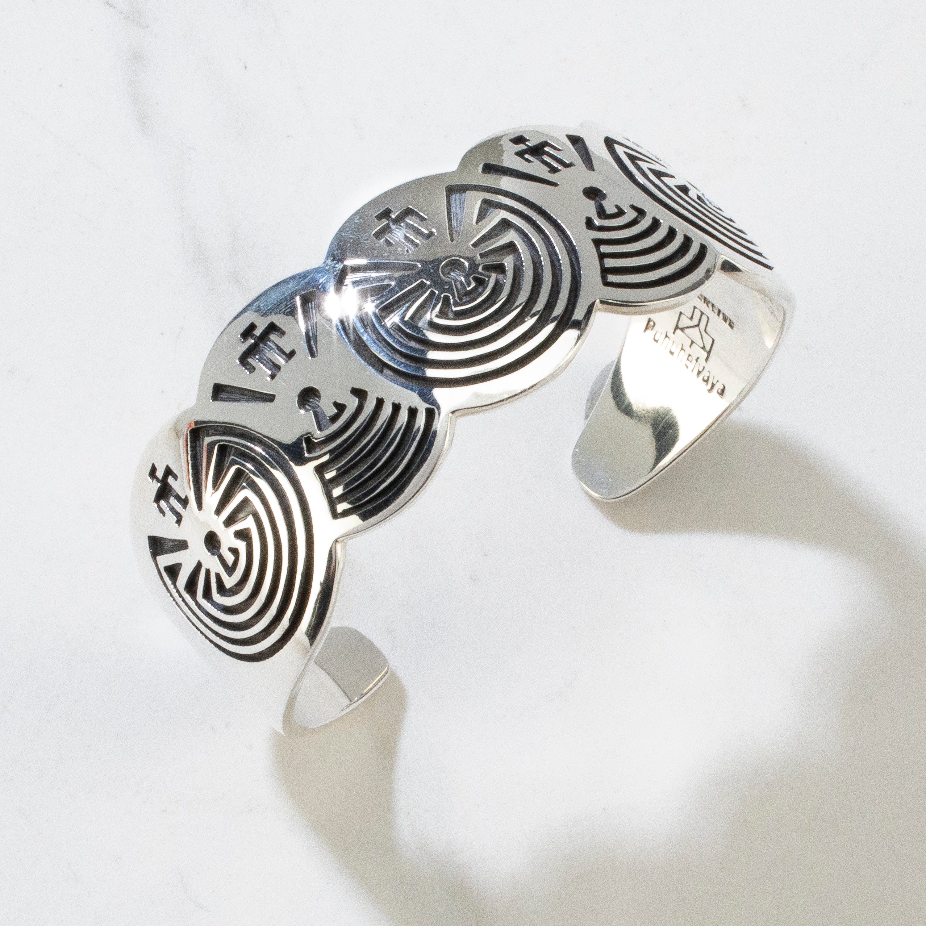 Kalifano Native American Jewelry Man in Maze Fernando Puhuhefvaya Hopi USA Native American Made 925 Sterling Silver Cuff NAB1200.046