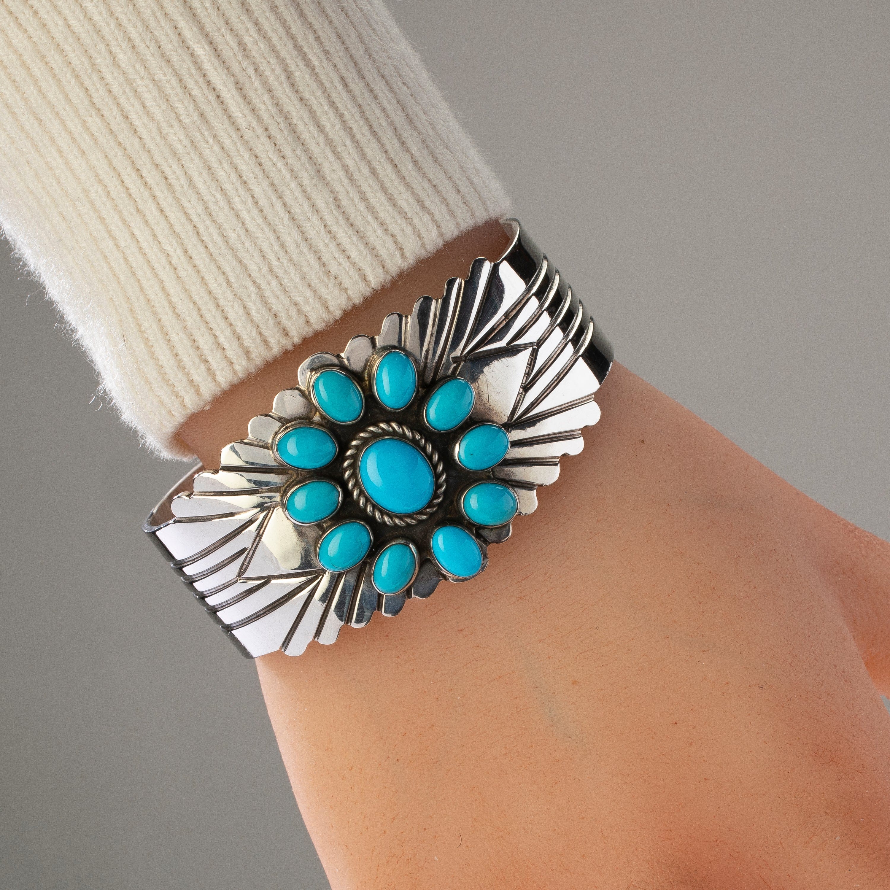 Kalifano Native American Jewelry Richard Long Sr. Sleeping Beauty Turquoise Flower Navajo USA Native American Made 925 Sterling Silver Cuff NAB2900.010