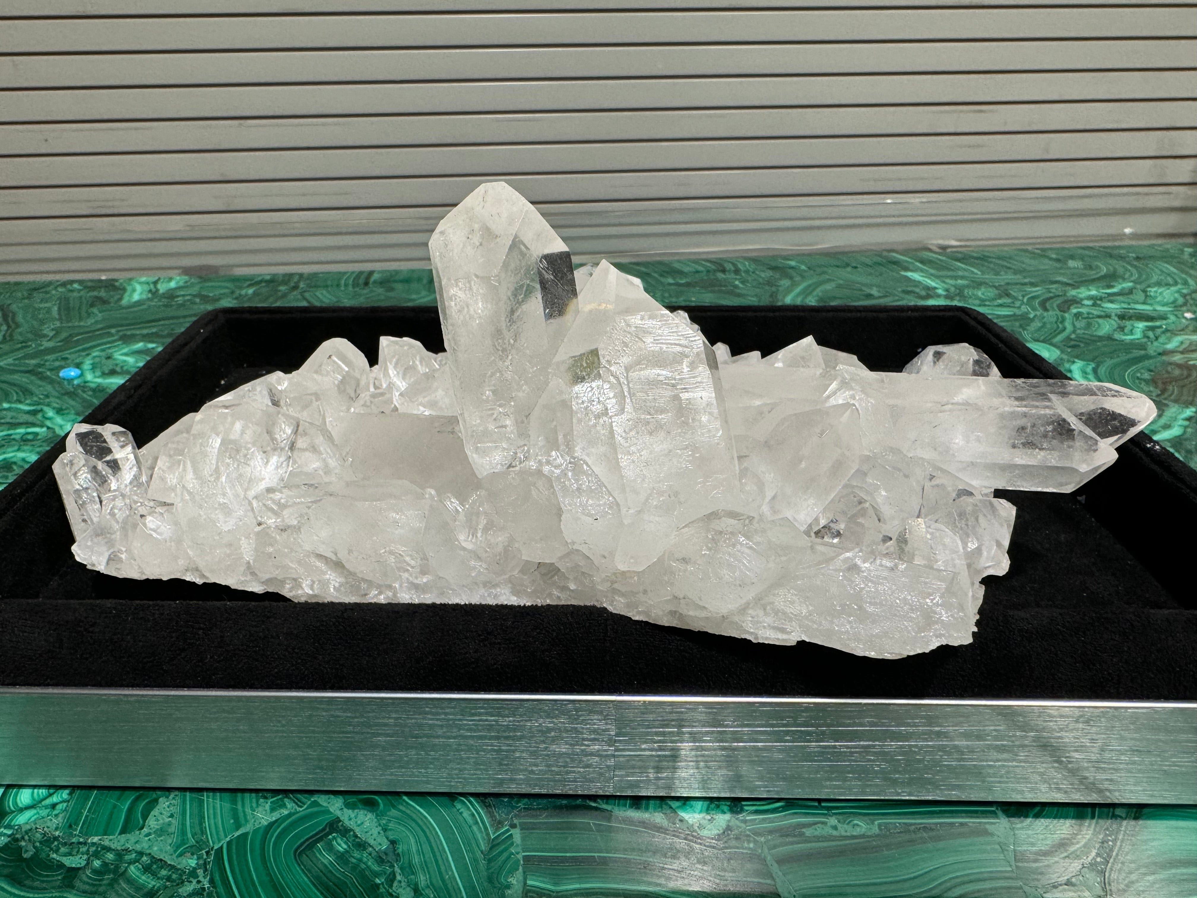 Kalifano Quartz Natural Clear Quartz Cluster 9.5" (AA800.003 -- 241mm W x 90mm H (178mm L) QC4200.002