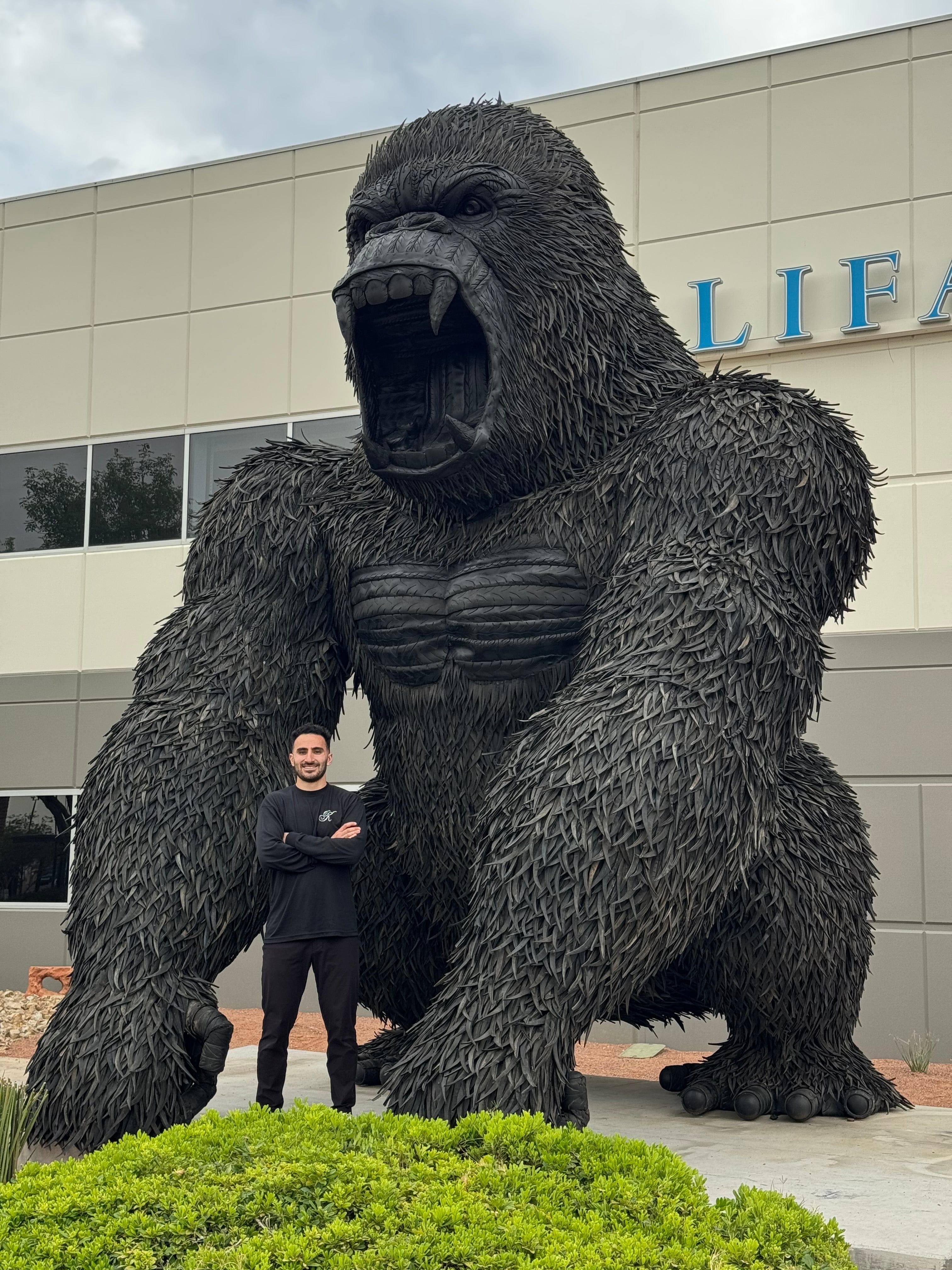 Kalifano Recycled Metal Art 5 meters (15 feet)  2,200kgs Gorilla Tire Art Sculpture RMS-GORTIRE500-K