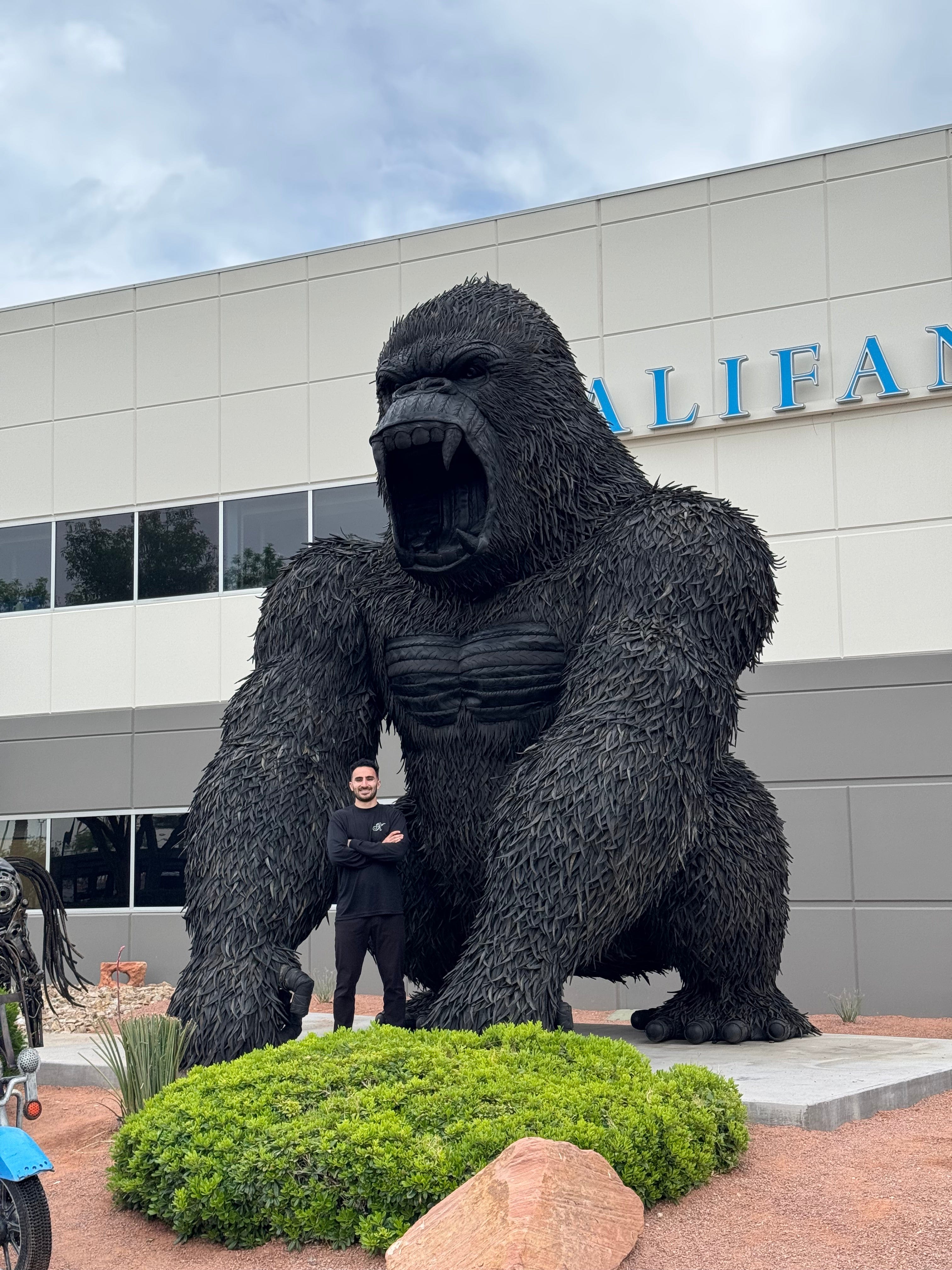 Kalifano Recycled Metal Art 5 meters (15 feet)  2,200kgs Gorilla Tire Art Sculpture RMS-GORTIRE500-K
