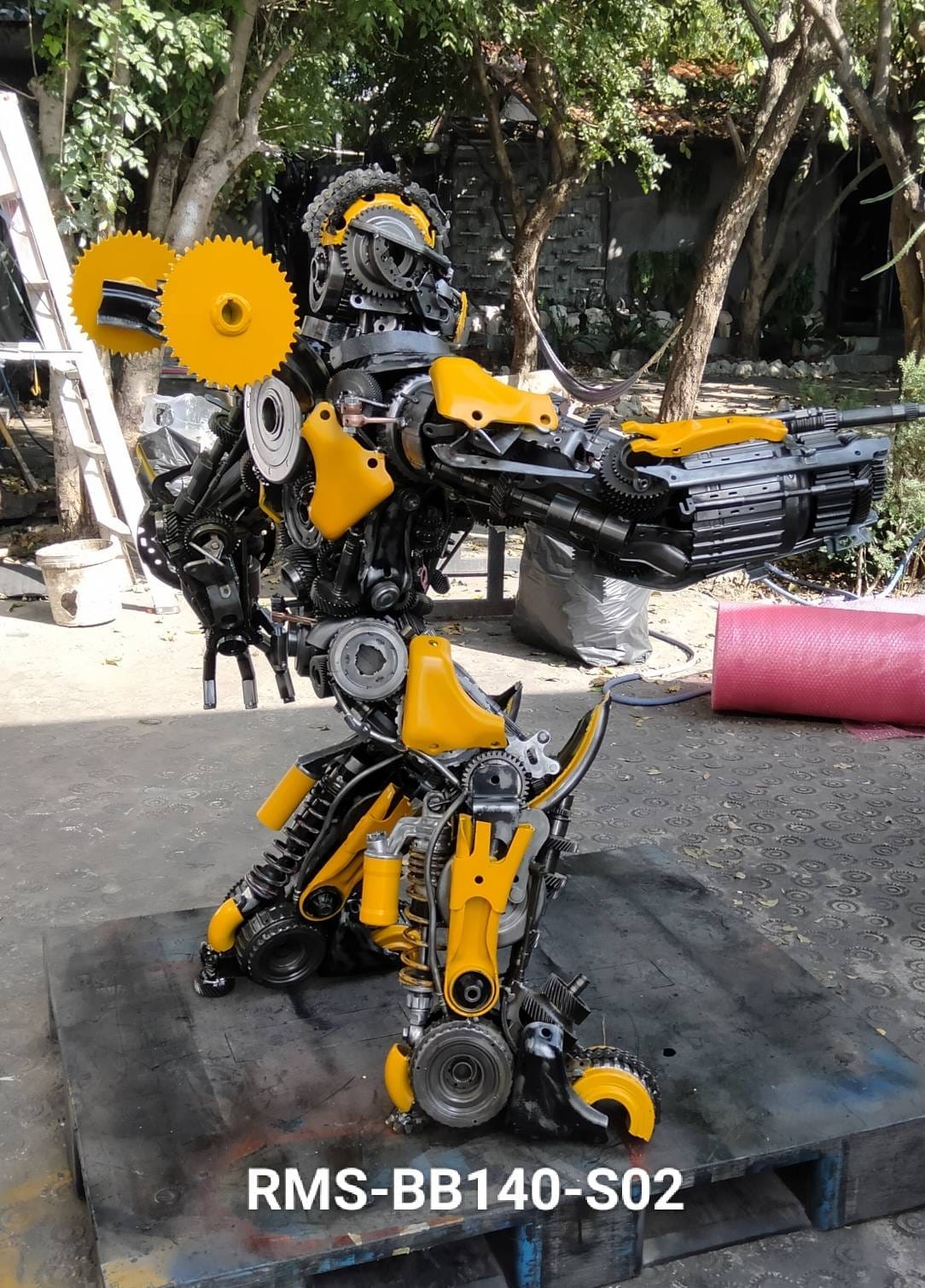 Kalifano Recycled Metal Art 55" Bumblebee Inspired Recycled Metal Art Sculpture RMS-BB140-S02