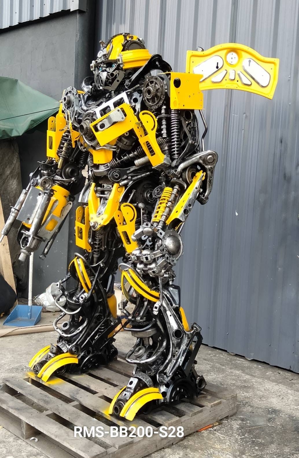 Kalifano Recycled Metal Art 79" Bumblebee Inspired Recycled Metal Art Sculpture RMS-BB200-S28