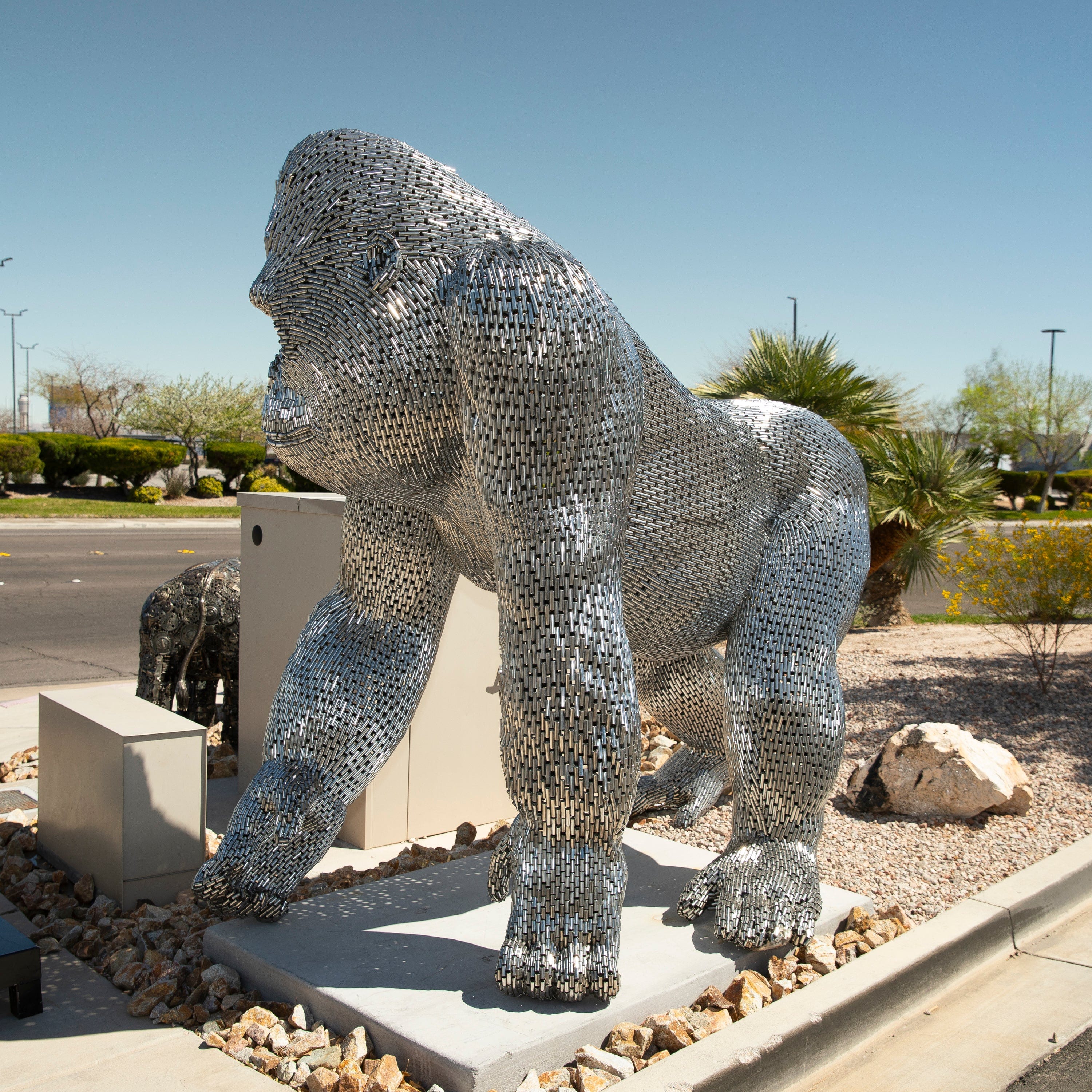 Kalifano Recycled Metal Art Giant Gorilla Stainless Steel Statue SSS-G230