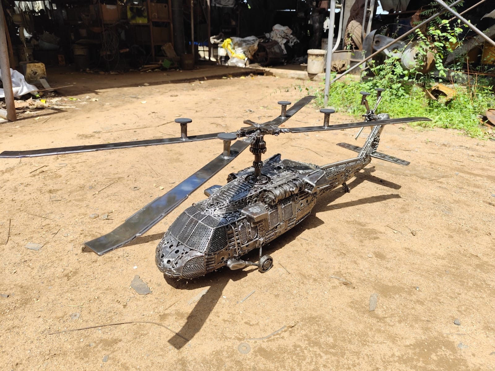 KALIFANO Recycled Metal Art UH-60 Blackhawk - MEDEVAC Helicopter Recycled Metal Art Table RMS-UH60T-N