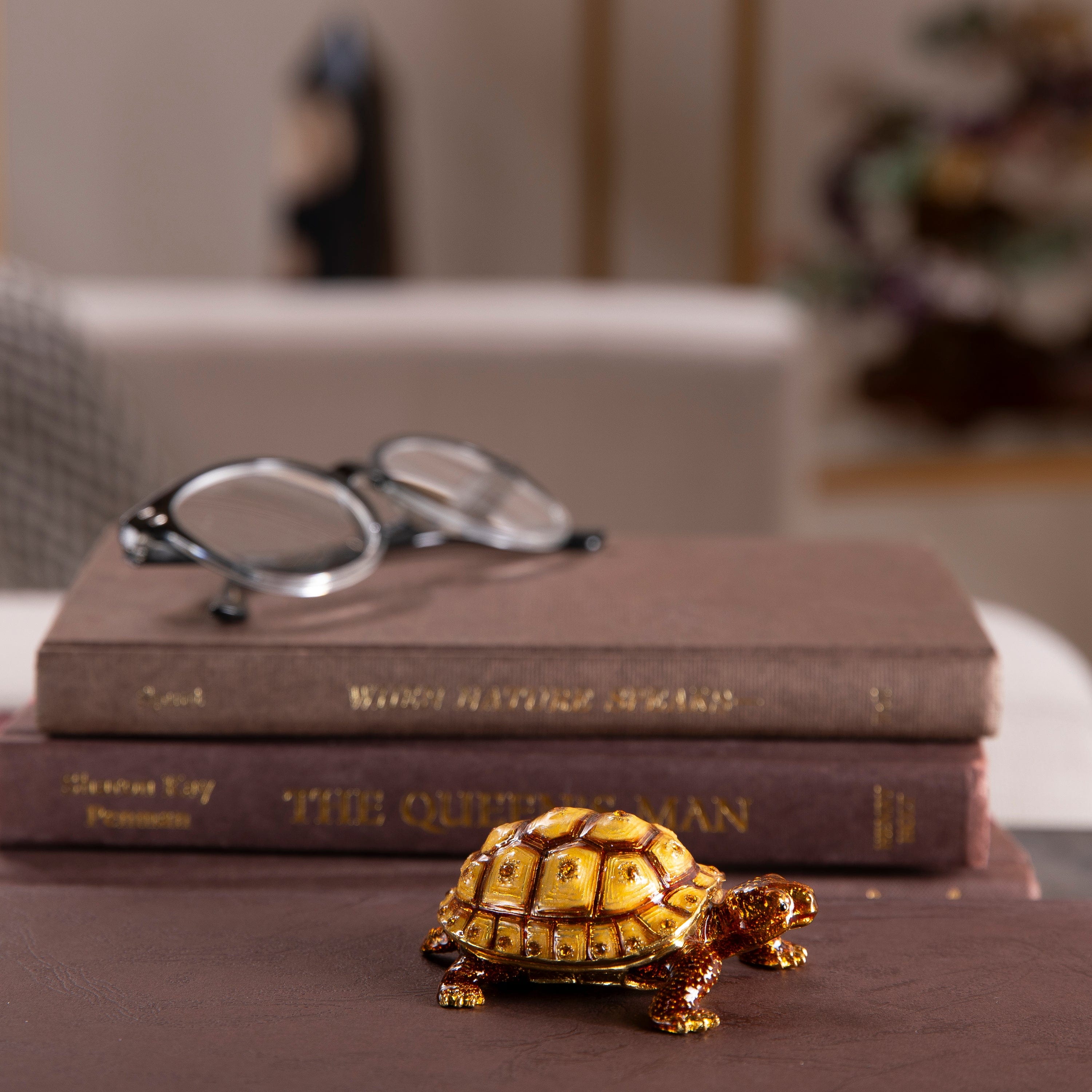 Kalifano Vanity Figurine Tortoise Figurine Keepsake Box made with Crystals SVA-120