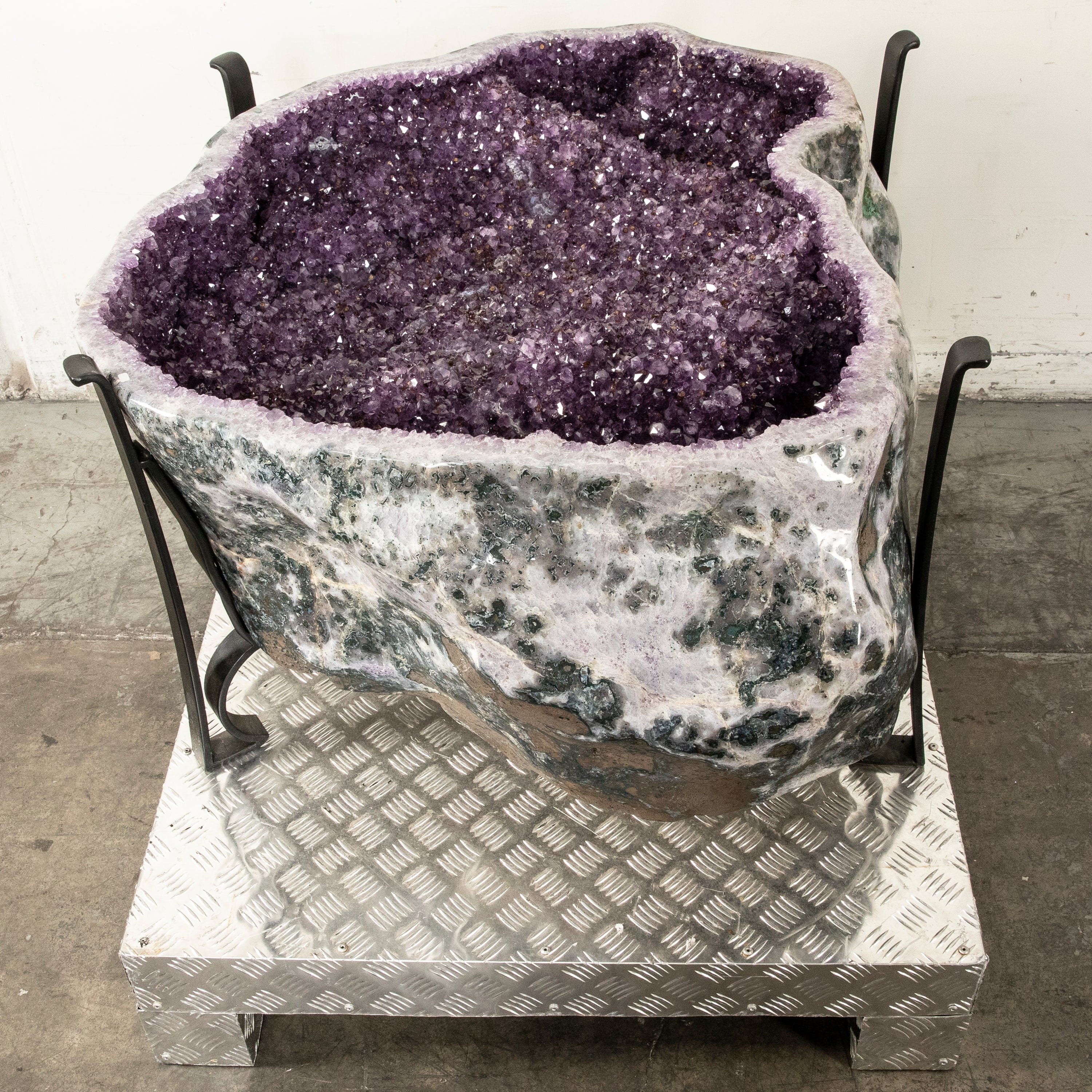 Kalifano Amethyst Amethyst Geode - 19 in. / 490 lbs BAG78000.003