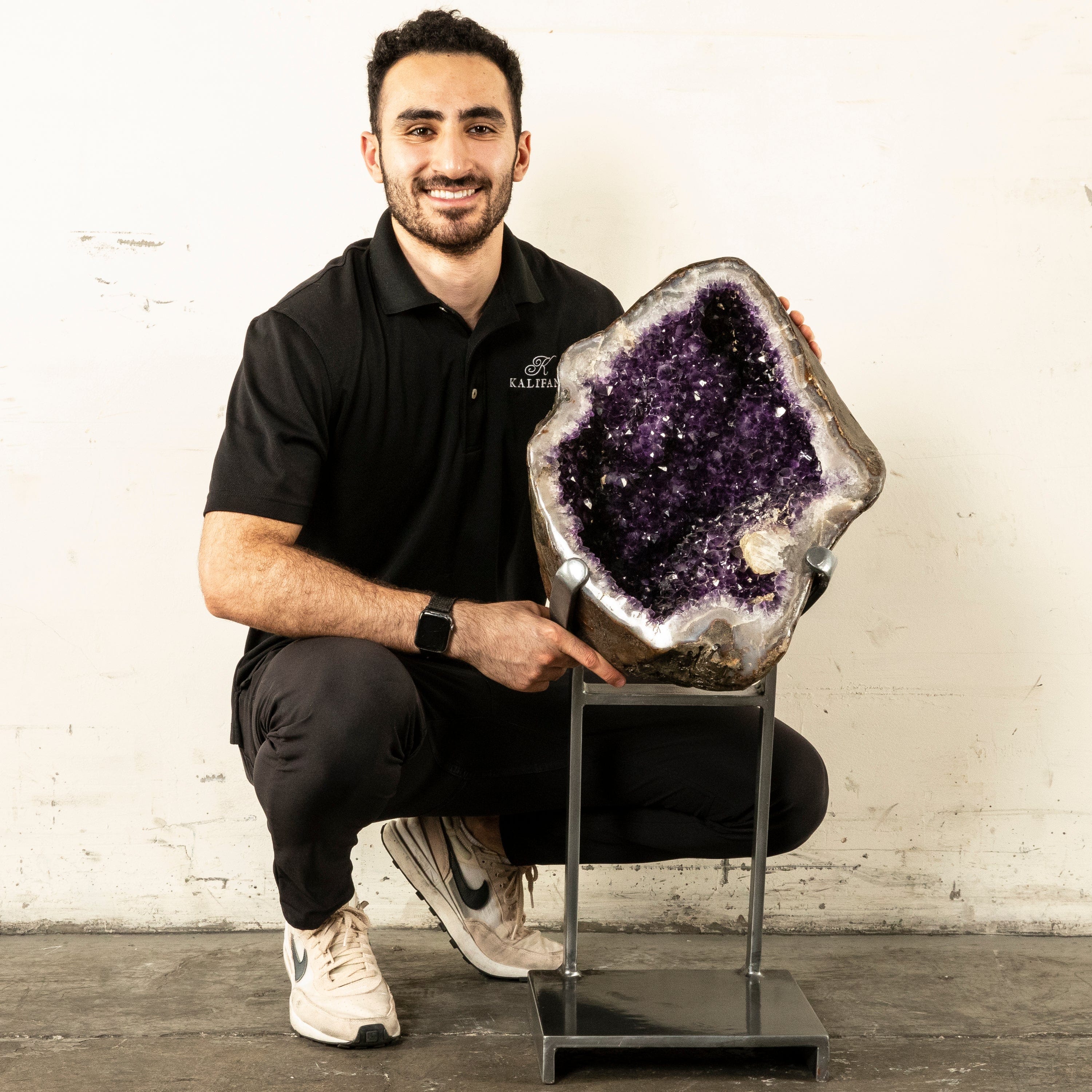 Kalifano Amethyst Amethyst Geode - 35 in. / 121 lbs UAG26000.001