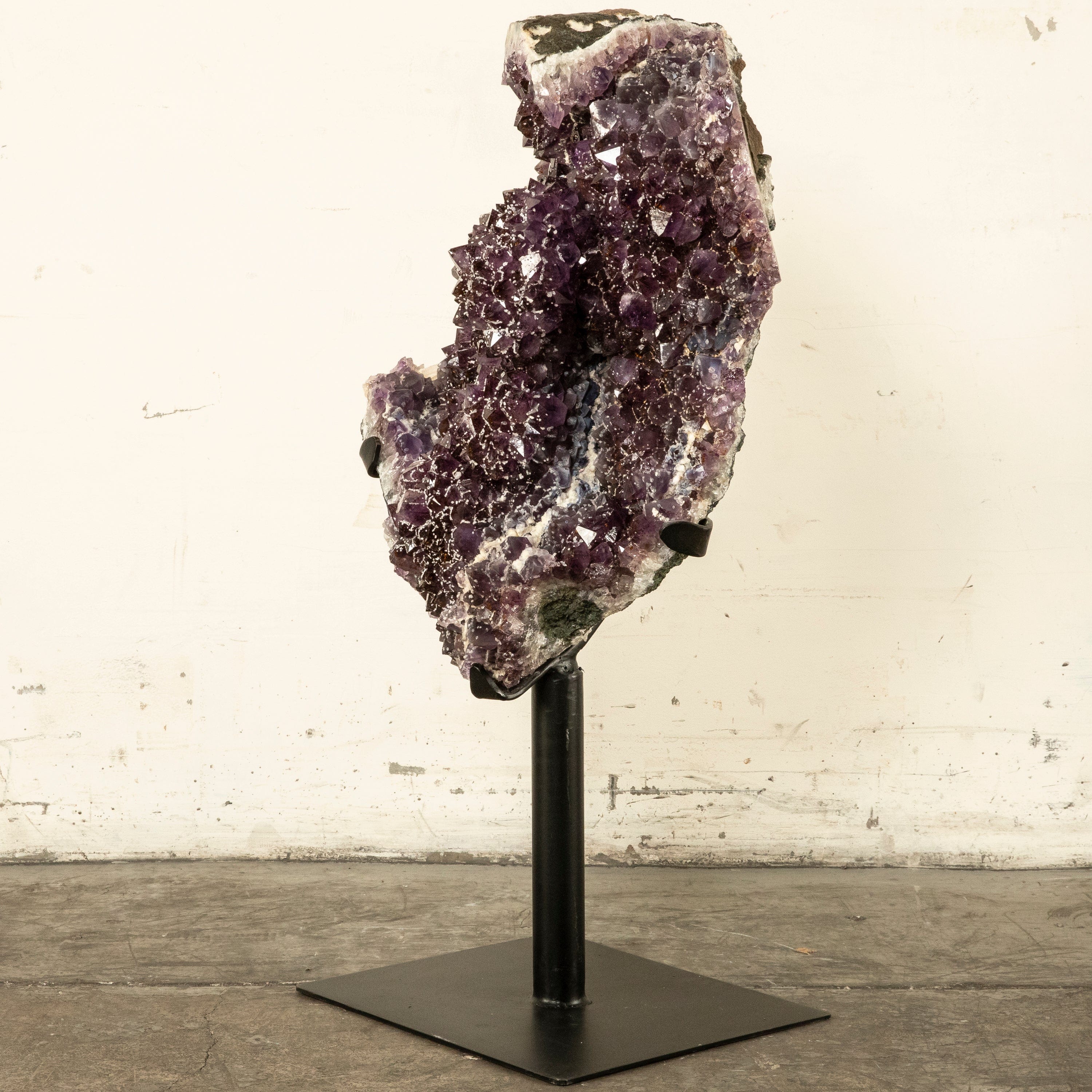 Kalifano Amethyst Amethyst Geode - 38 in. / 174 lbs BAG30000.003