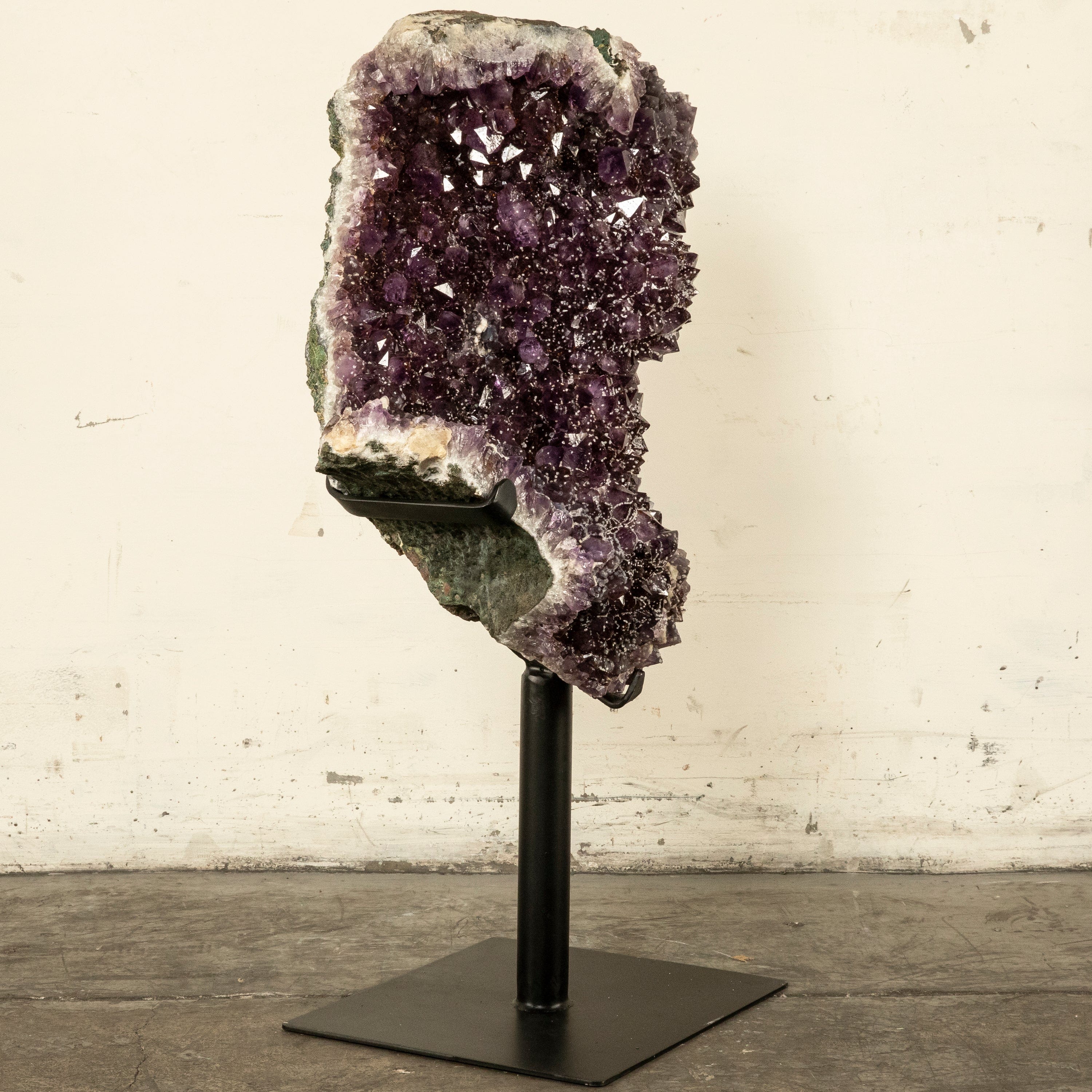 Kalifano Amethyst Amethyst Geode - 38 in. / 174 lbs BAG30000.003