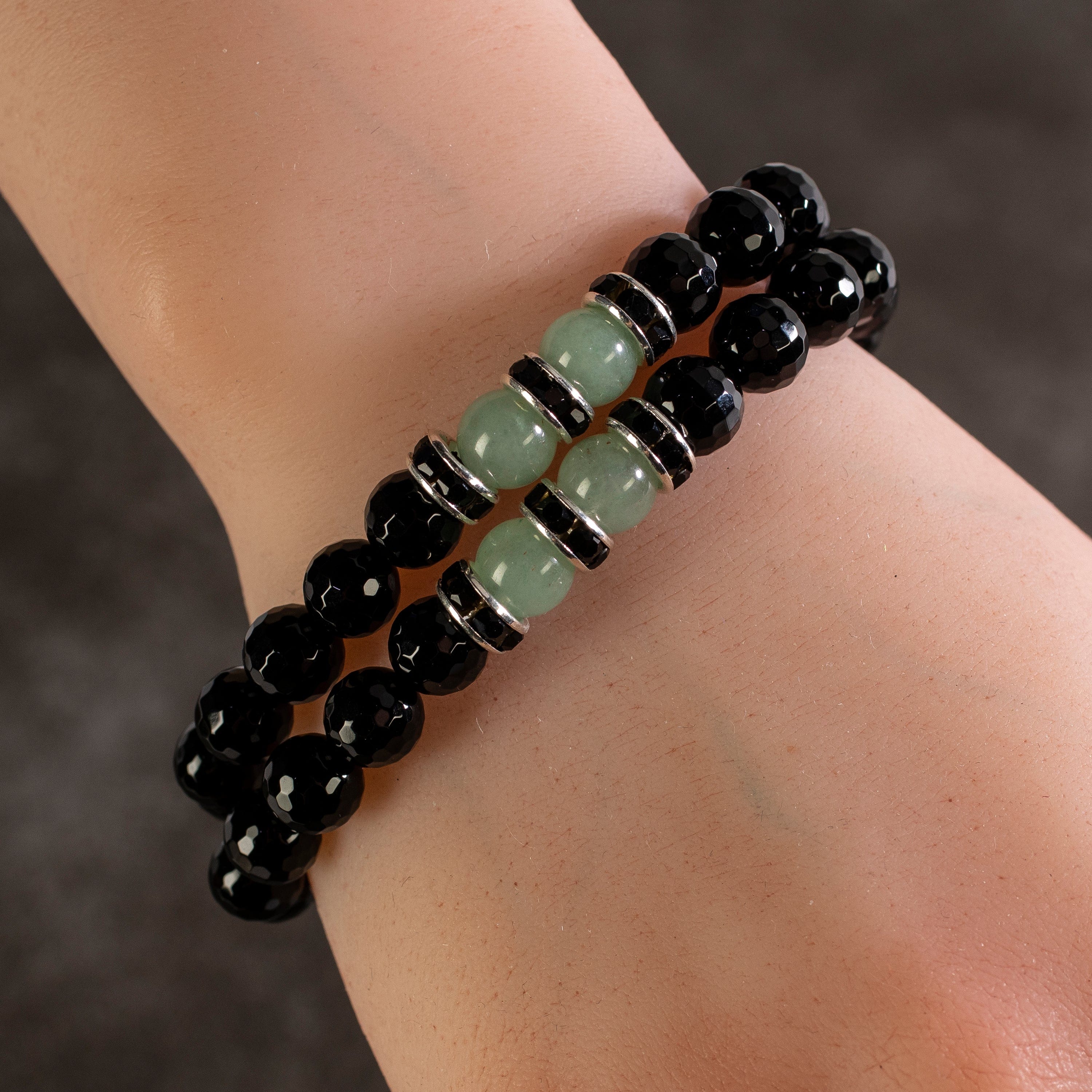 Kalifano Gemstone Bracelets Black Agate 8mm Beaads with Aventurine and Black & Silver Accent Beads Double Wrap Elastic Gemstone Bracelet WHITE-BGI2-006