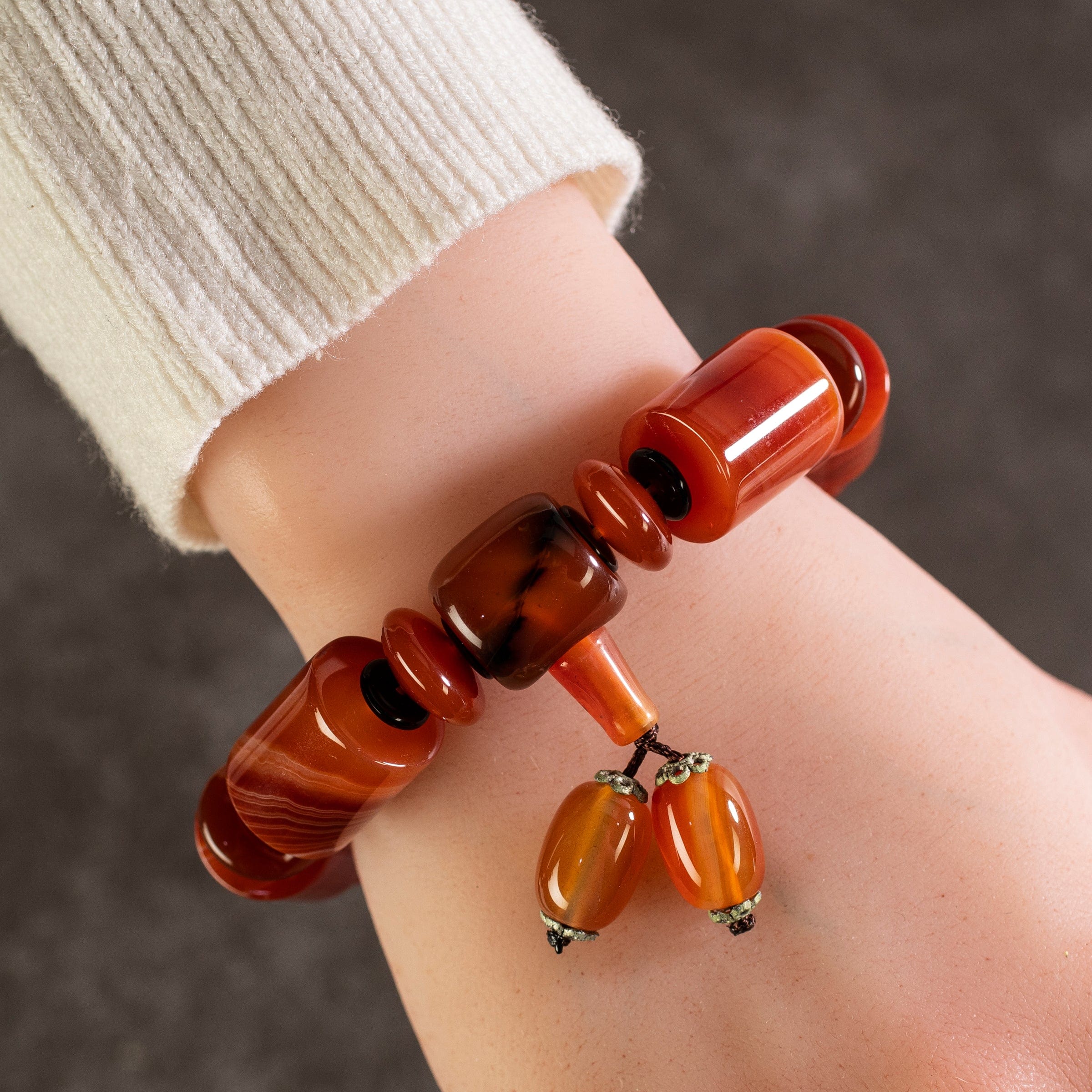 Kalifano Gemstone Bracelets Carnelian with Carnelian and Black Agate Gemstone Elastic Bracelet with Tassel WHITE-BGP-021