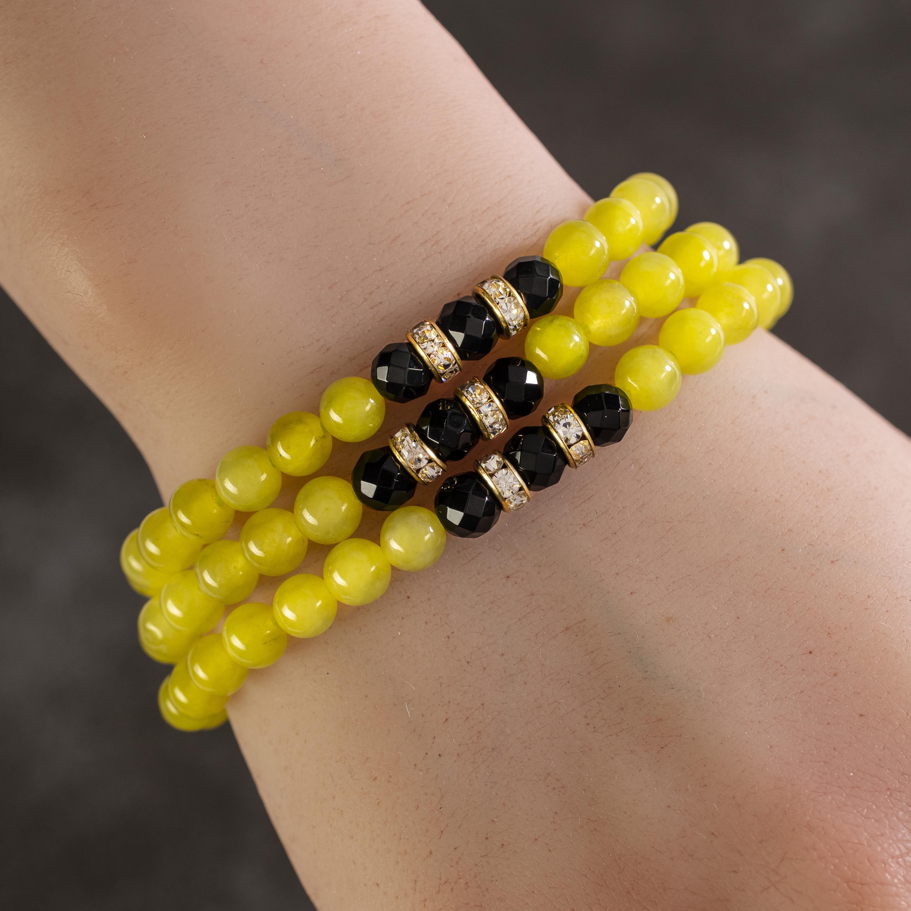 Kalifano Gemstone Bracelets Green Agate 6mm Beads with Black Agate and Gold Color Crystal Accent Beads Triple Wrap Elastic Gemstone Bracelet WHITE-BGI3-057