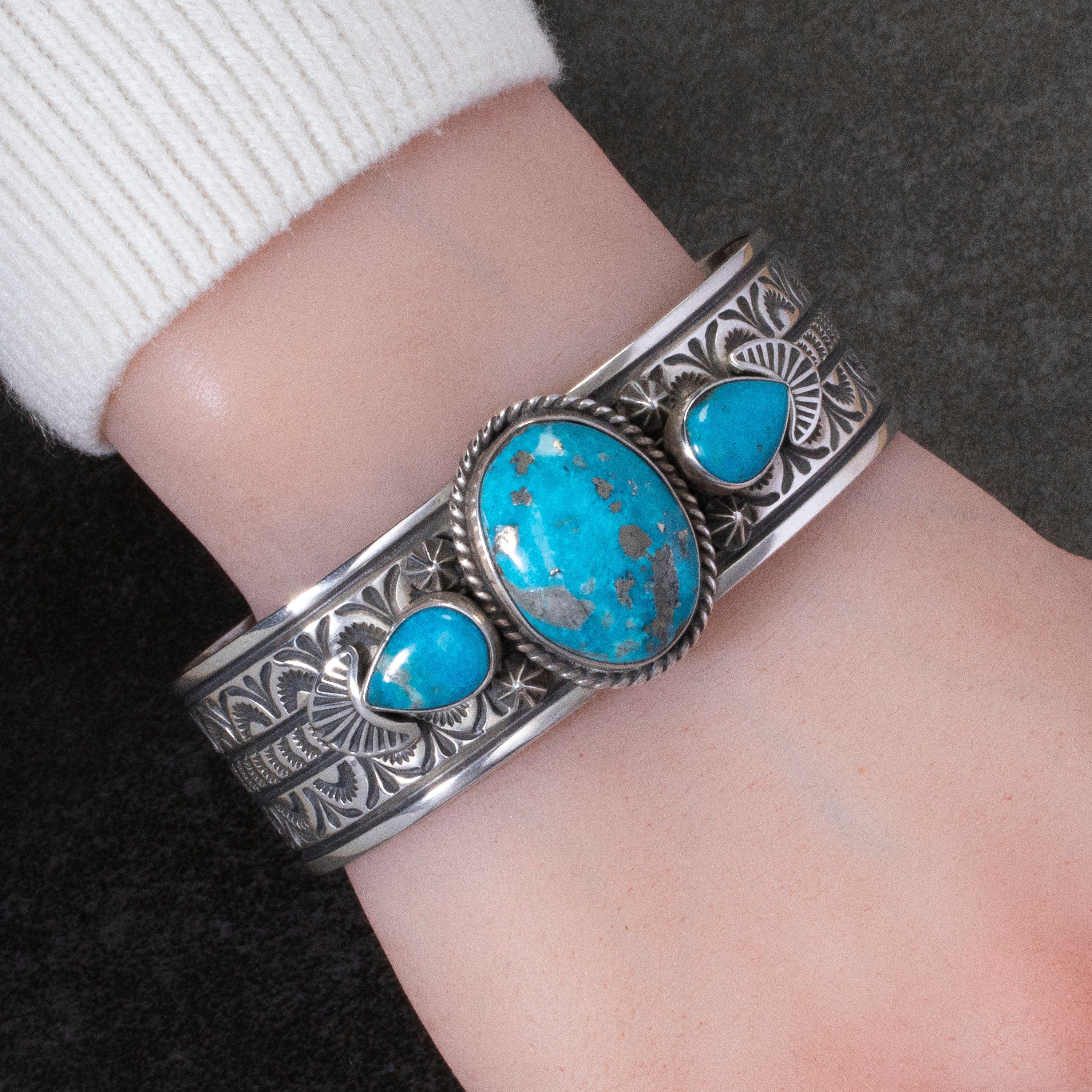 Kalifano Native American Jewelry Donovan Cadman Navajo Kingman Turquoise USA Native American Made 925 Sterling Silver Cuff NAB2700.011