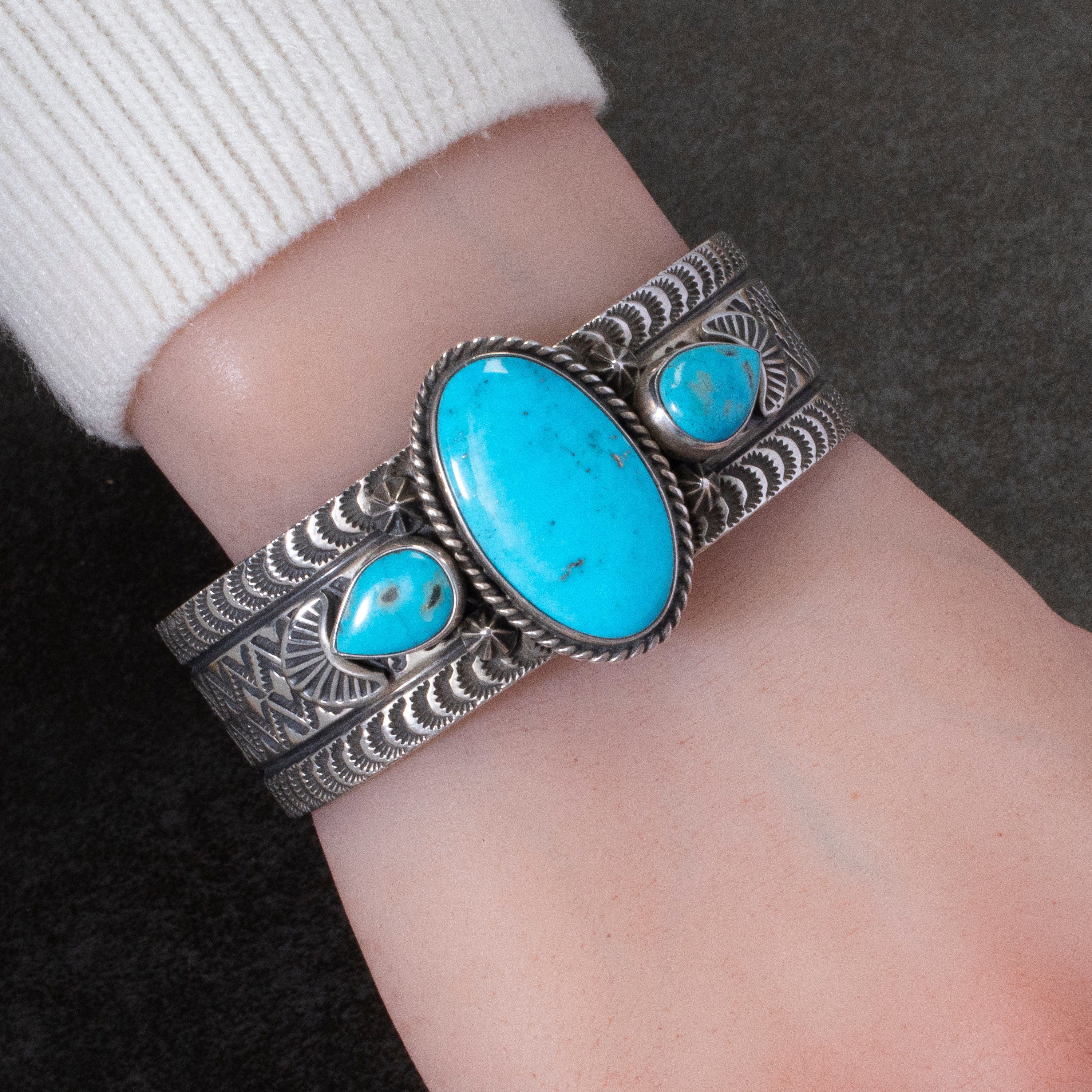 Kalifano Native American Jewelry Donovan Cadman Navajo Kingman Turquoise USA Native American Made 925 Sterling Silver Cuff NAB2700.013