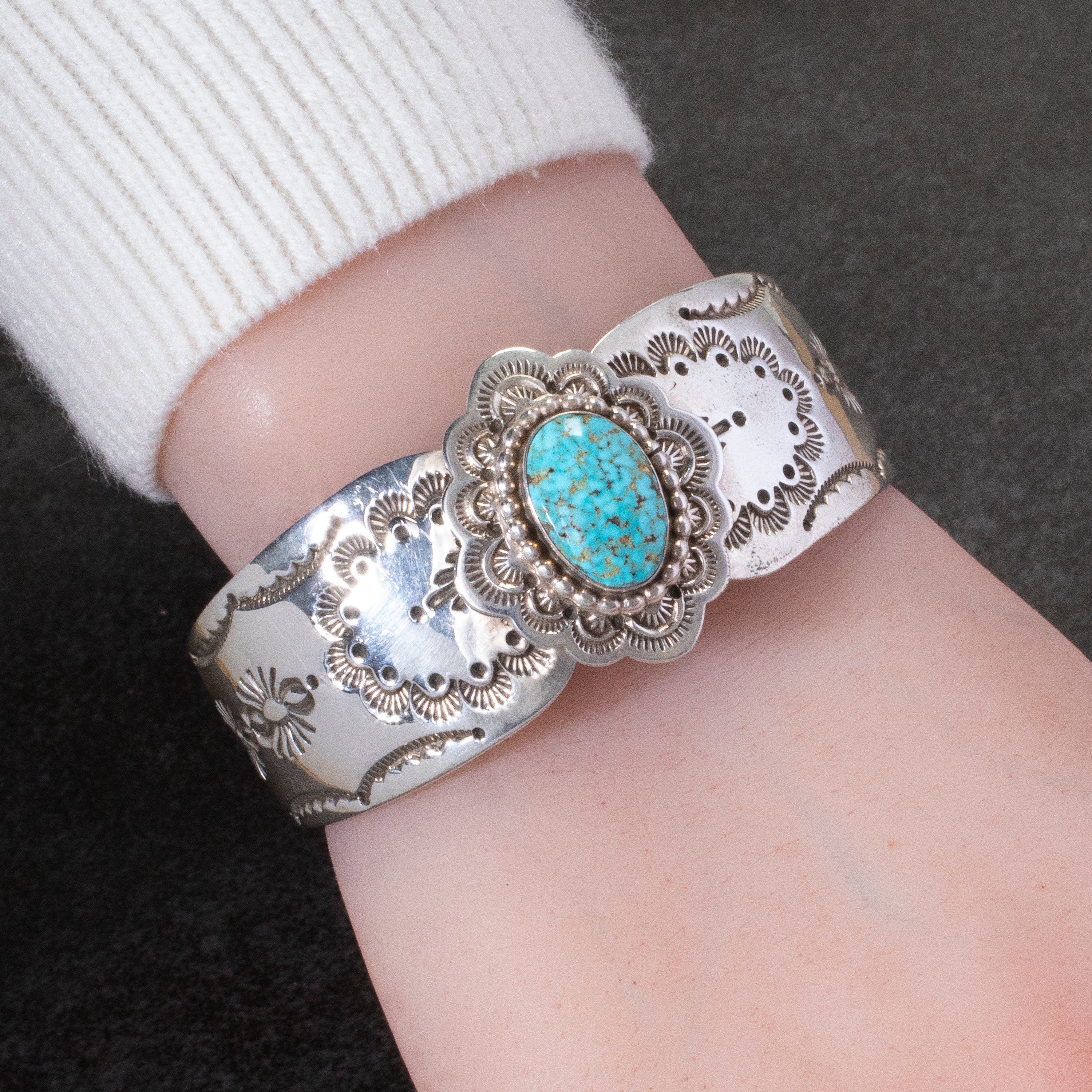 Kalifano Native American Jewelry Richard & Eula Wylie Navajo Kingman Turquoise USA Native American Made 925 Sterling Silver Cuff NAB1300.005