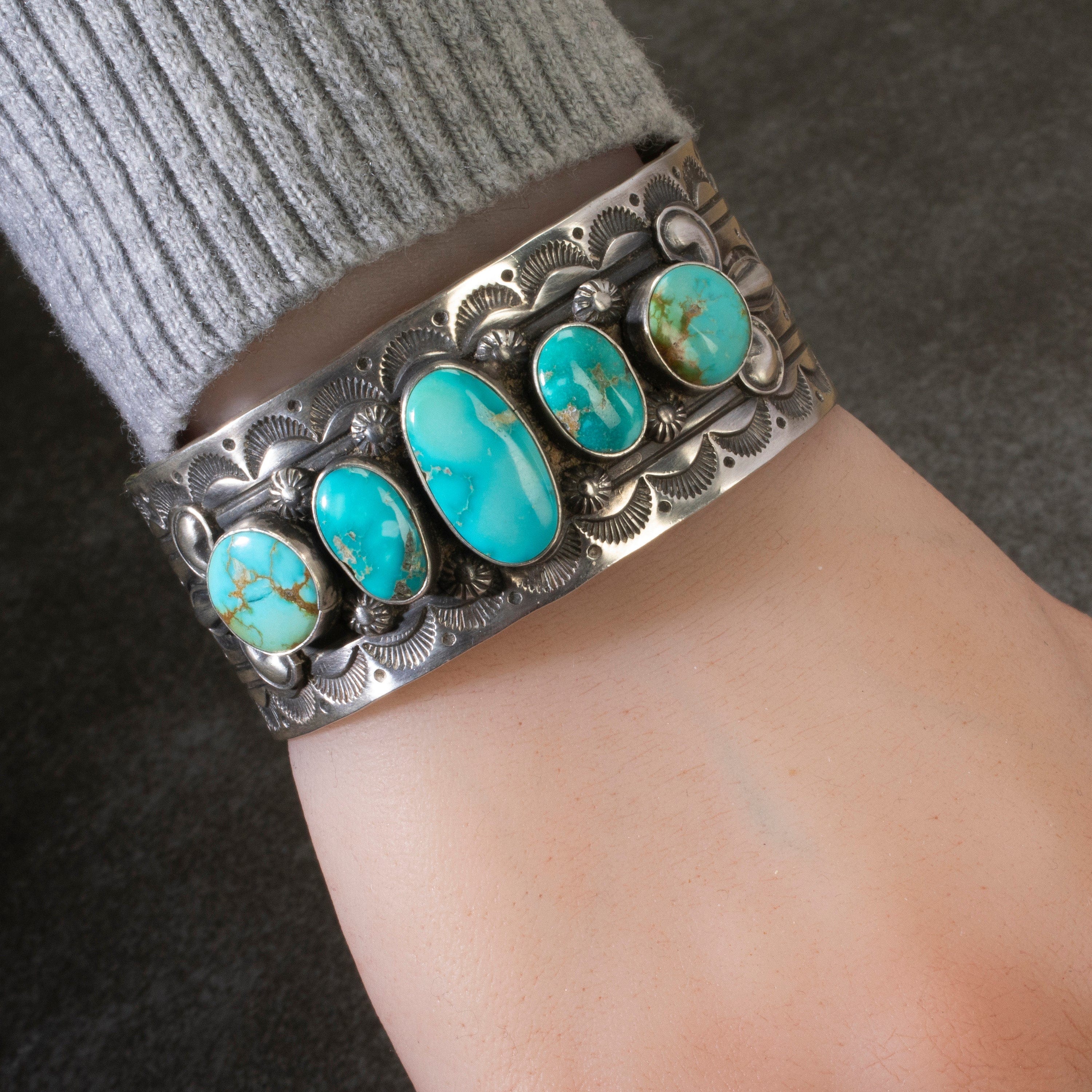 Kalifano Native American Jewelry Sheila Tso Navajo Emerald Valley Turquoise USA Native American Made 925 Sterling Silver Cuff NAB3900.010