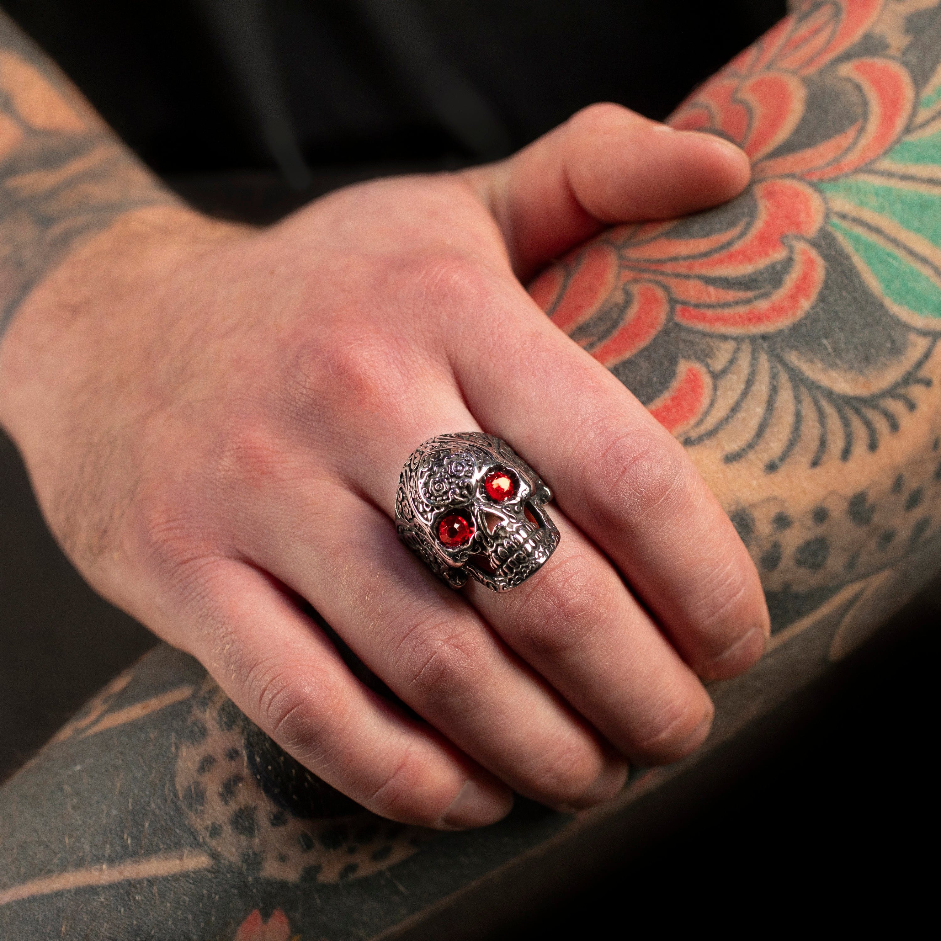 Kalifano Native American Jewelry Steel Hearts Ornate Skull with Red Gemstone Eyes Stainless Steel Ring