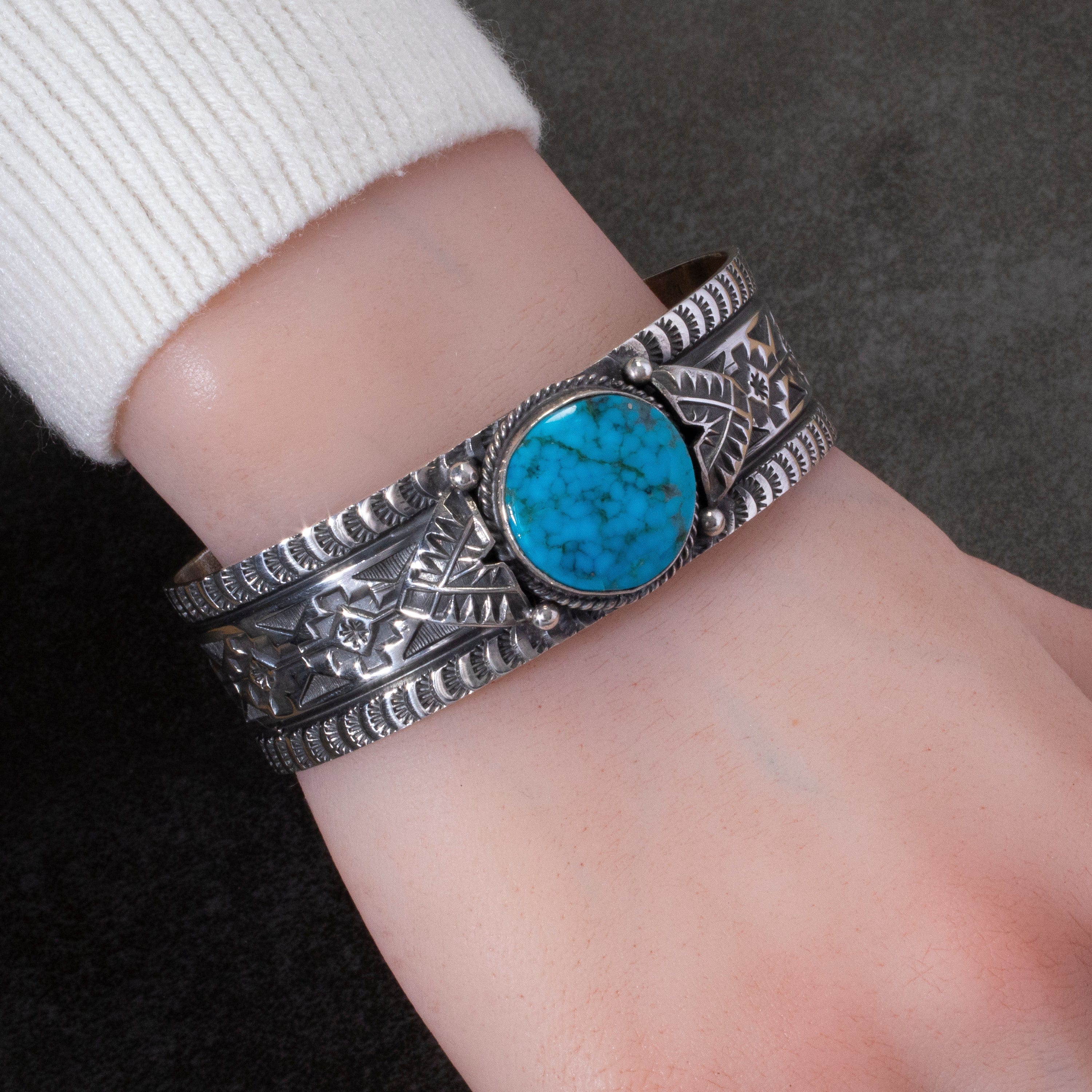 Kalifano Native American Jewelry Sunshine Reeves Navajo Kingman Turquoise USA Native American Made 925 Sterling Silver Cuff NAB1800.025